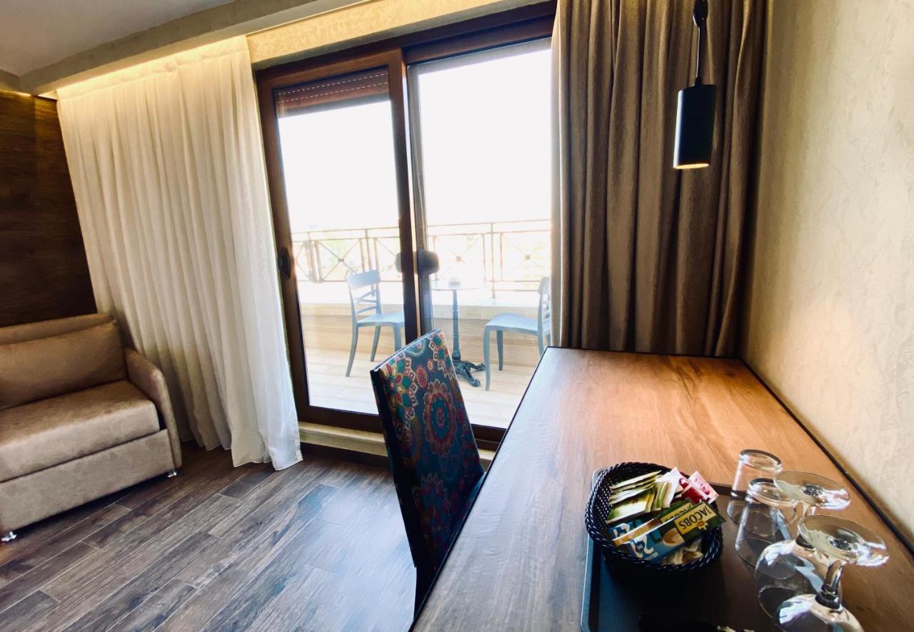 Deluxe Rooms In Blloku Area Tirana Exteriér fotografie