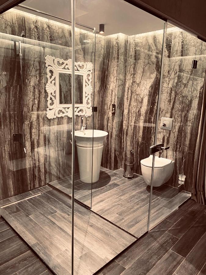 Deluxe Rooms In Blloku Area Tirana Exteriér fotografie